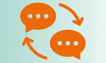 2 tekstballonnen. Bij iedere tekstballon staat een pijl die naar de andere tekstballon wijst.