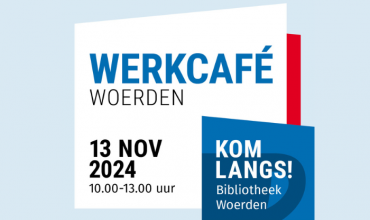 Graphic met blauwe en rode kleuren en met een koffiekopje op de achtergrond. Tekst: ‘Werkcafé Woerden. 13 november. 10.00 – 13.00 uur. Kom langs! Bibliotheek Woerden.’